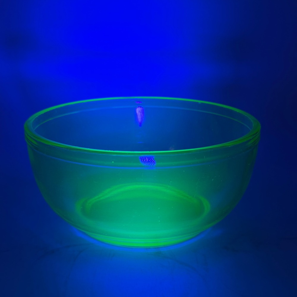 Vintage‎ Green Glass Bowl Uranium Vaseline Glow Under Black Light Serving Dish